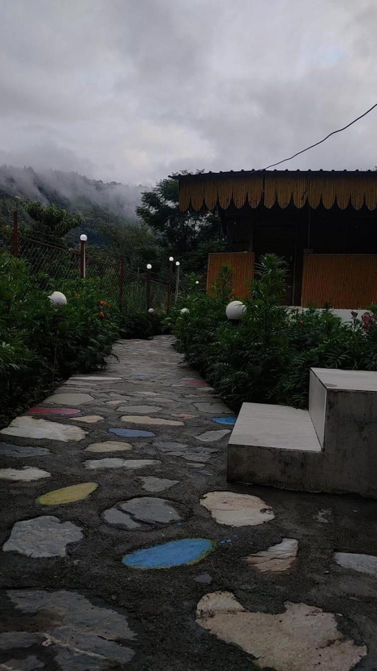 Krishna Kutir, Talla Ramgarh By The Meditating Society Екстериор снимка